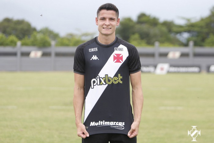 Matheus Barbosa foi apresentado no sábado, no CT Moacyr Barbosa, junto com  Luis Canga