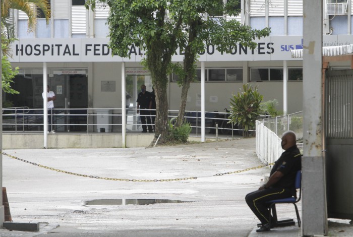 Emergência do Hospital Federal Cardoso Fontes, em Jacarepaguá, está fechada. Quase metade dos funcionários foram afastados por Covid-19
