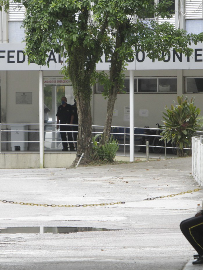 Emerg&ecirc;ncia do Hospital Federal Cardoso Fontes, em Jacarepagu&aacute;, est&aacute; fechada. Quase metade dos funcion&aacute;rios foram afastados por Covid-19