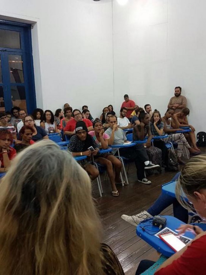 Pré-vestibular social abre vagas que prepara travestis e transexuais em vulnerabilidade para o Enem