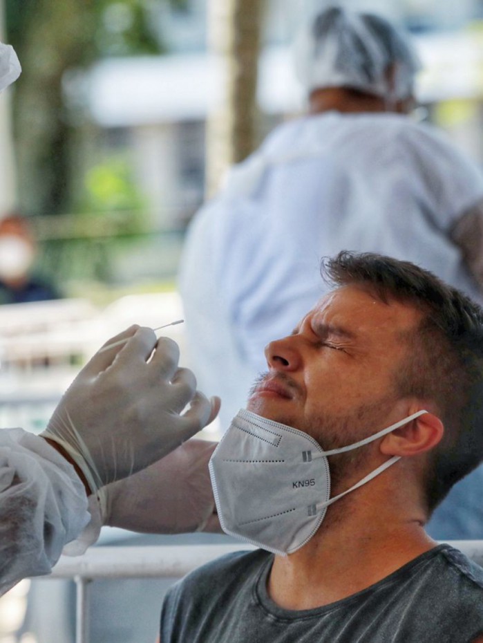 Brasil quebra recorde da m&eacute;dia m&oacute;vel ap&oacute;s 183 mil casos em 24h