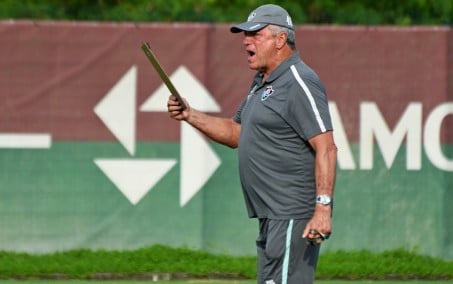 Abel Braga deve manter esquema com três zagueiros para estreia do Fluminense na Libertadores