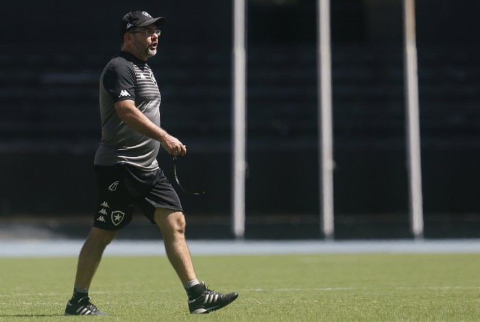 Enderson Moreira tem bons resultados neste início de 2022 pelo Botafogo