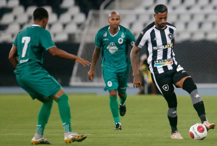 Botafogo não teve vida fácil contra o Boavista do veterano Wellington Silva