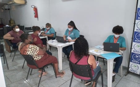 Posto itinerante da Águas do Rio atende moradores em Nova Iguaçu