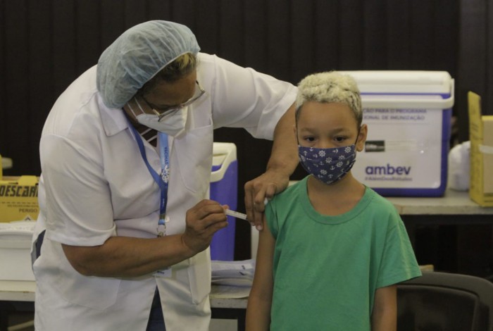 Vacinação de crianças de 10 anos no Planetário da Gávea. Na foto, Pedro Henrique Lima