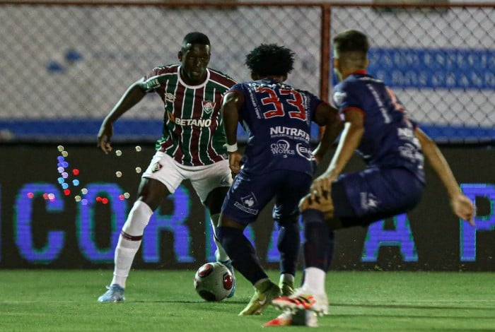 Em sua estreia, o Fluminense teve dificuldades diante do Bangu