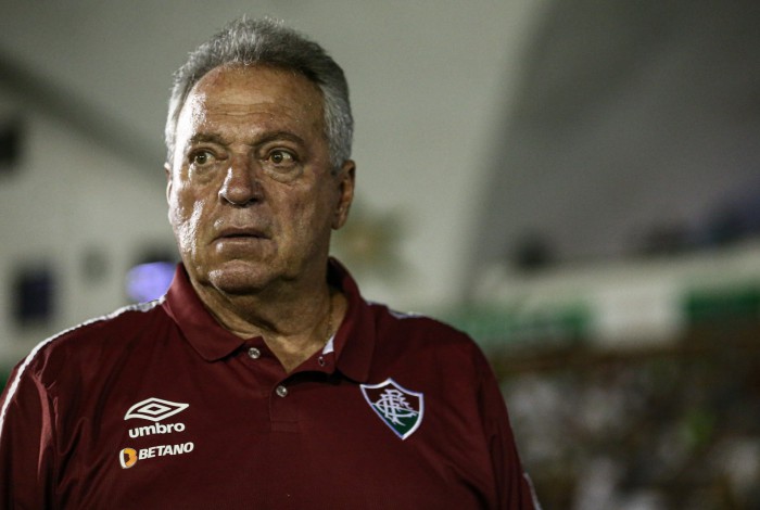 Abel Braga estreou em 2022 com derrota do Fluminense  