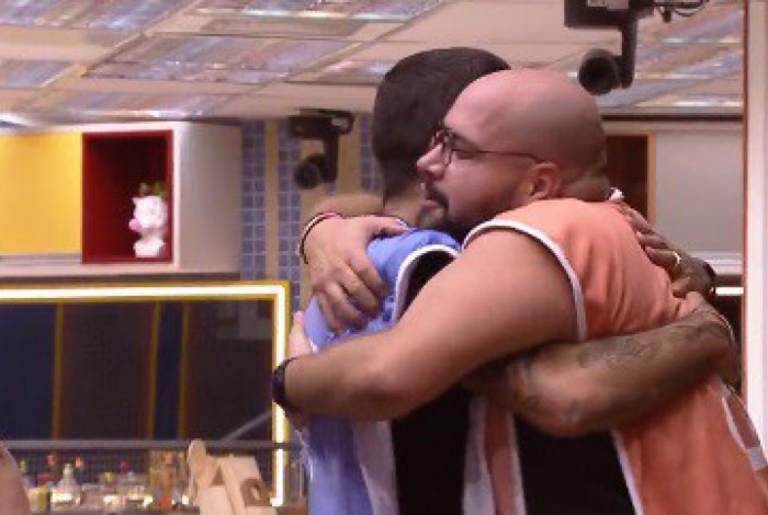 Em consenso, Scooby e Abravanel decidem que Tiago será o novo líder