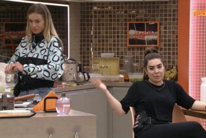 Naiara  e Bárbara discutem no 