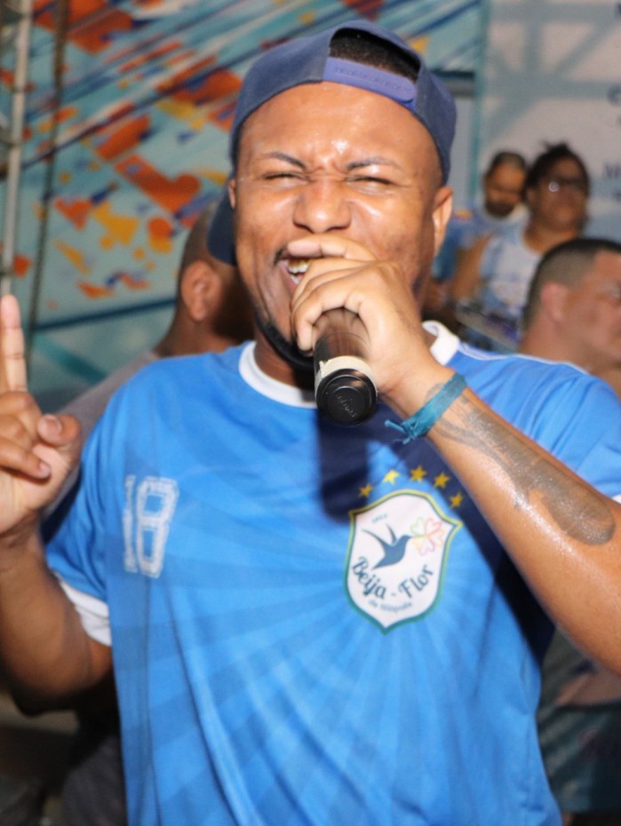 Gilson Bakaninha fazia parte do carro de som da Beija-Flor