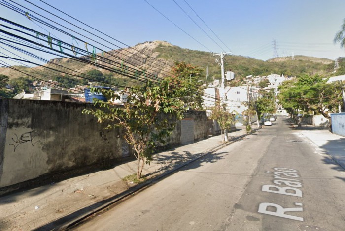 Comunidade da Bar&atilde;o, na Pra&ccedil;a Seca, fica h&aacute; cerca de 1 km da Estrada C&acirc;ndido Ben&iacute;cio, por onde circula o BRT