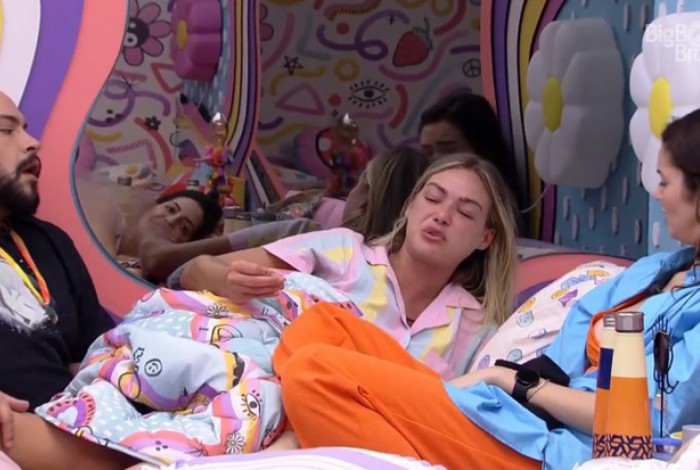 Bárbara se irrita após brothers criticarem sua alimentação no 'BBB 22'