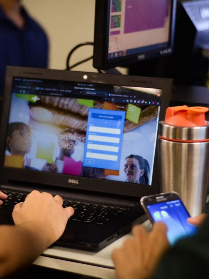 Recode abre inscrições para formação em programação com foco em empregabilidade para jovens do Rio de Janeiro