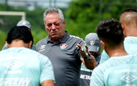 Abel Braga deve promover quatro mudanças no Fluminense para o duelo contra o Nova Iguaçu pelo Carioca
