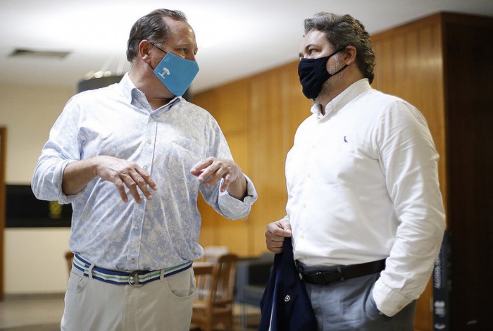 Empresário John Textor (E) e Jorge Braga, CEO do Botafogo