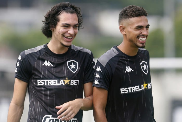 Joia da base alvinegra, Matheus Nascimento (à esquerda) é uma das esperanças de gol do Fogão 