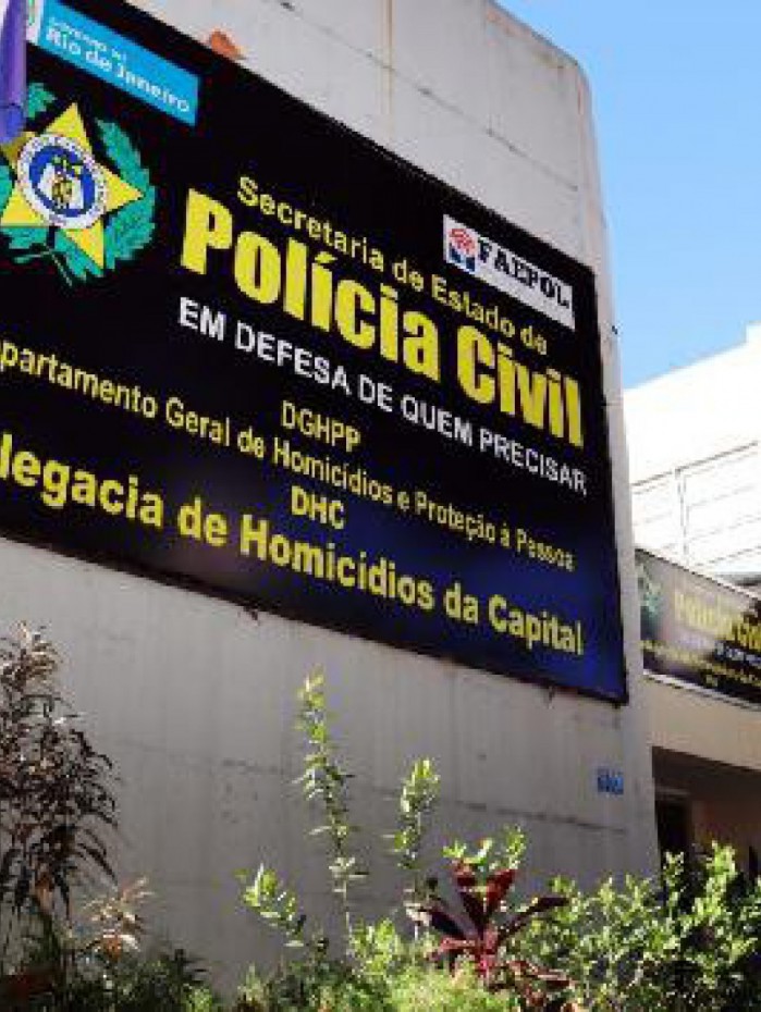 Delegacia de Homic&iacute;dios da Capital (DHC) investiga a morte do PM e de Alexandre