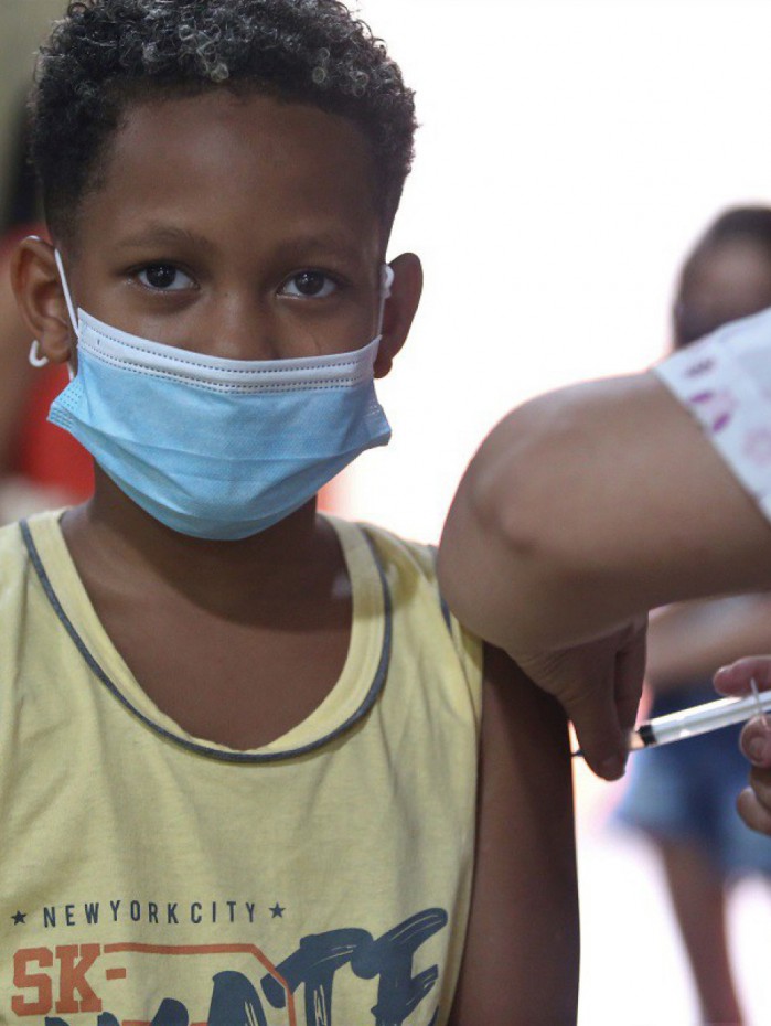 Ao pensar no retorno às aulas, o município de Niterói acelerou a vacinação das crianças.