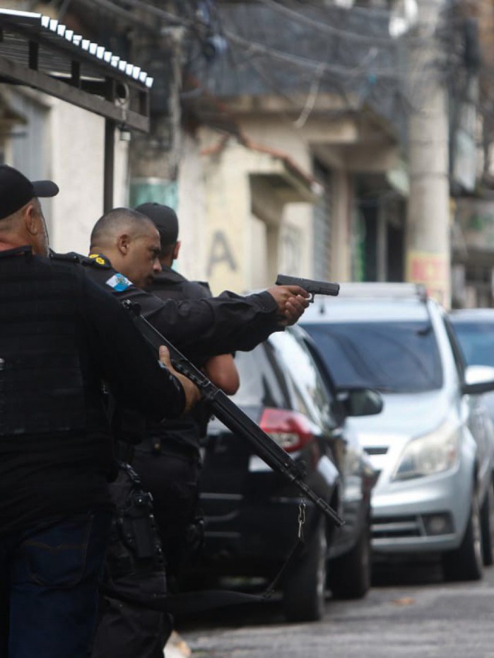 PM faz opera&ccedil;&atilde;o na Cidade Alta nesta quarta-feira (2). Intenso tiroteio no in&iacute;cio da manh&atilde; afetou circula&ccedil;&atilde;o dos trens