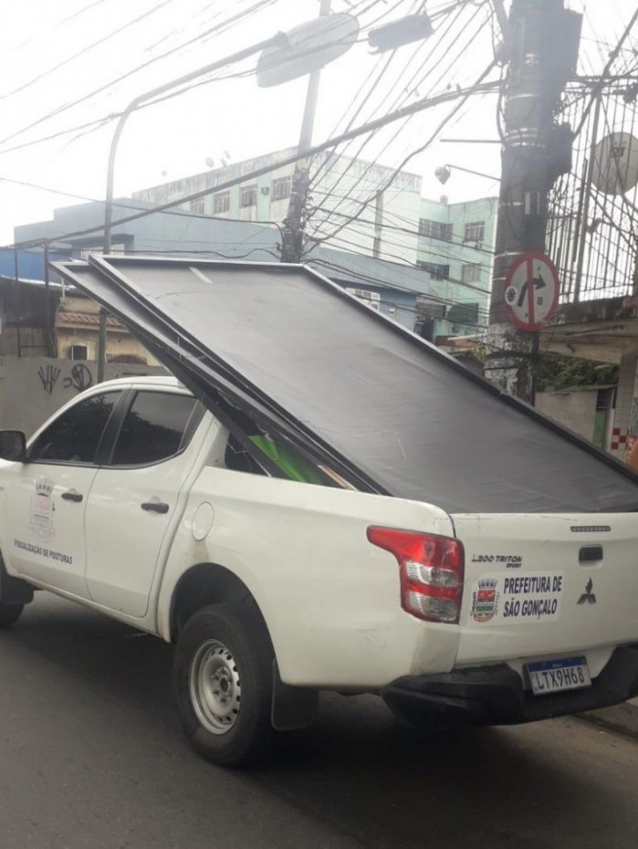 As placas que foram apreendidas foram levadas para o dep&oacute;sito p&uacute;blico municipal.