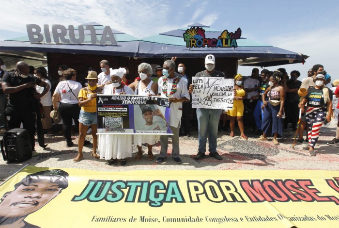 No Rio, manifestação ocorreu em frente ao quiosque onde ele foi espancado, na Barra