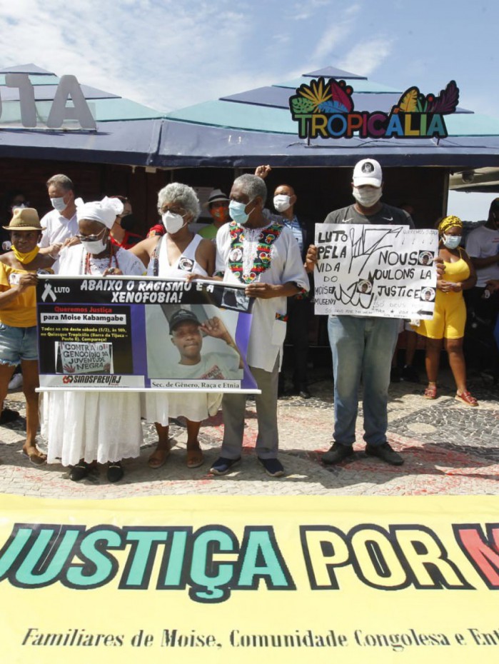 No Rio, manifestação ocorreu em frente ao quiosque onde ele foi espancado, na Barra