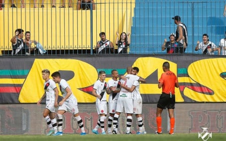 Getúlio brilha, Vasco vence o Madureira e dorme na liderança do Cariocão