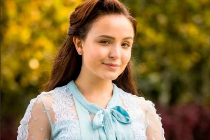 Larissa Manoela com Elisa em 'Além da Ilusão'