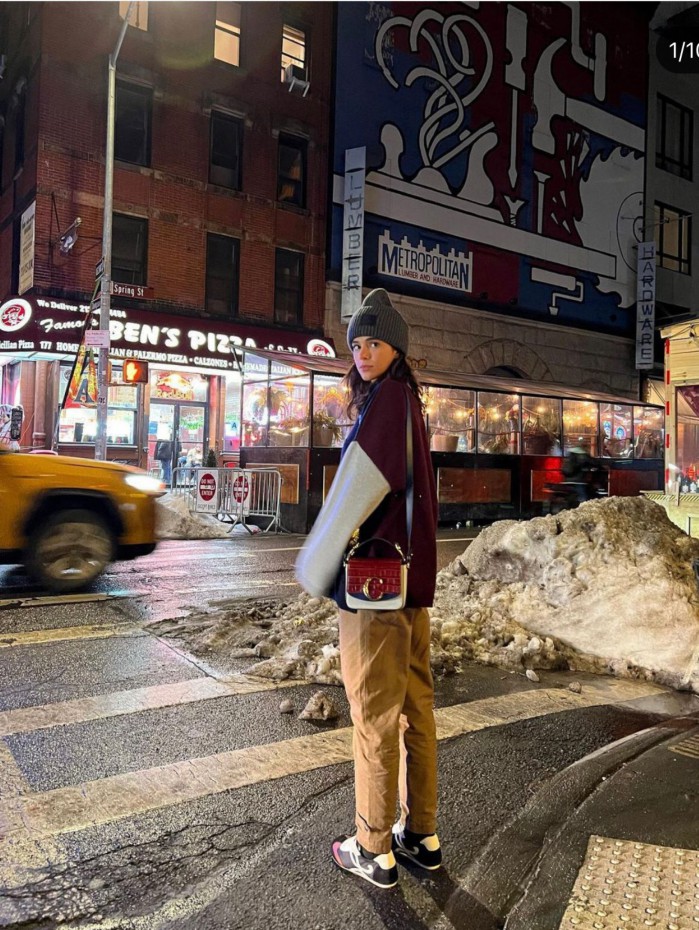 Bruna Marquezine abre álbum de fotos em viagem para os Estados Unidos.