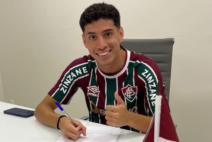 Meia Yago, de 20 anos, renovou com o Fluminense