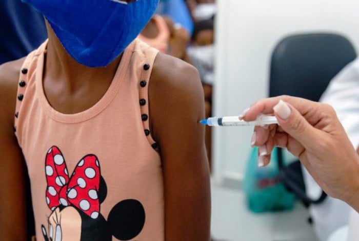 Vacinação infantil contra covid-19 para 582 crianças na Chatuba
