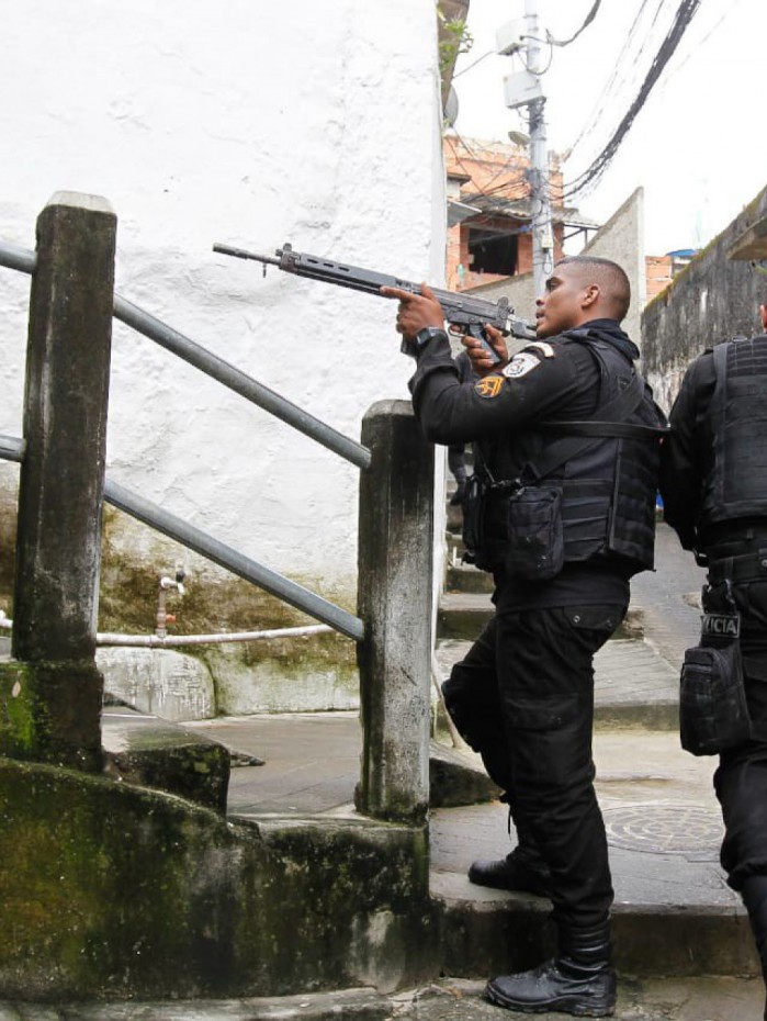 Polícia Militar faz operação no Morro do Turano, no Rio Comprido, nesta quarta-feira (9)