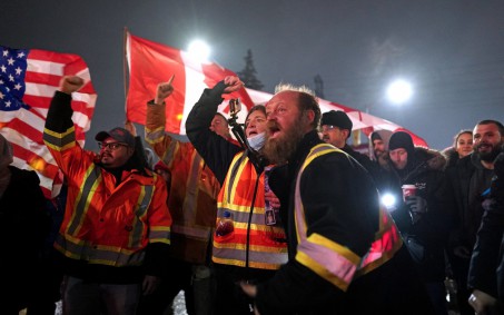 Sob forte pressão, Ontário declara que protestos de caminhoneiros são 'ilegais'
