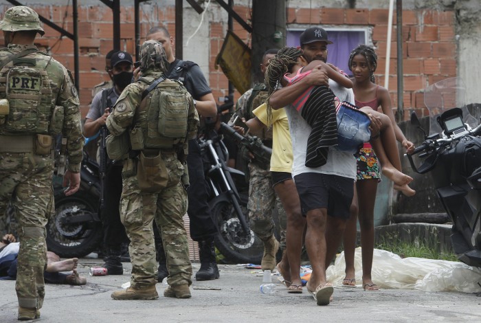 Megaoperação na Vila Cruzeiro, na Penha, contou com agentes do Batalhão de Operações Policiais Especiais, a Polícia Federal e a Polícia Rodoviária Federal 
