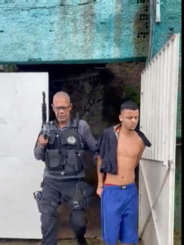 Segundo a polícia, Matheus Felipe Aragão Cabral Esteves aprendeu a manusear armas quando serviu ao Exército Brasileiro 