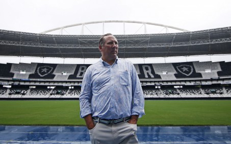 John Textor vai se reunir com lideranças do futebol brasileiro para debater Liga 