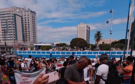 Professores entram em greve após uma semana de aulas em Nova Iguaçu