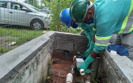 Concessionária de água e esgoto de Nova Iguaçu instala novo equipamento em fábrica de bebidas