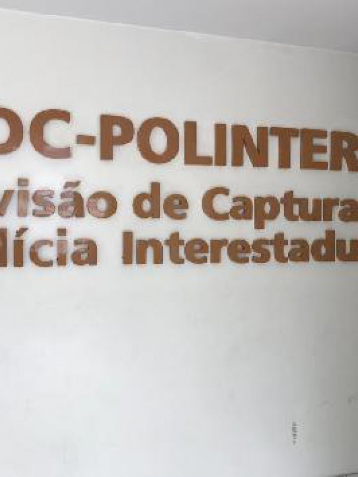 O criminoso foi encontrado na capital fluminense, em deslocamento, fugindo do cerco policial