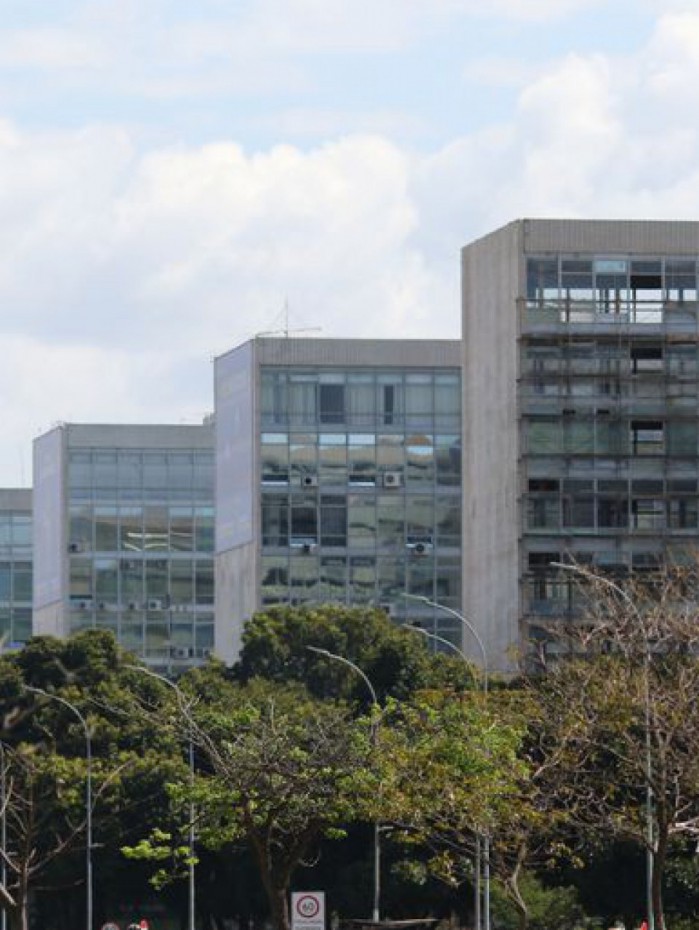 O presidente Jair Bolsonaro defendeu a recria&ccedil;&atilde;o do Minist&eacute;rio da Ind&uacute;stria, Com&eacute;rcio e Servi&ccedil;os