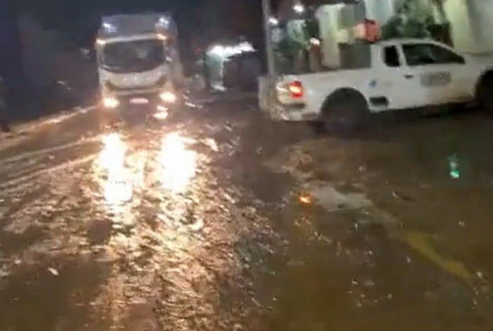 Chuvas causaram vários deslizamentos na região do centro de Petrópolis
