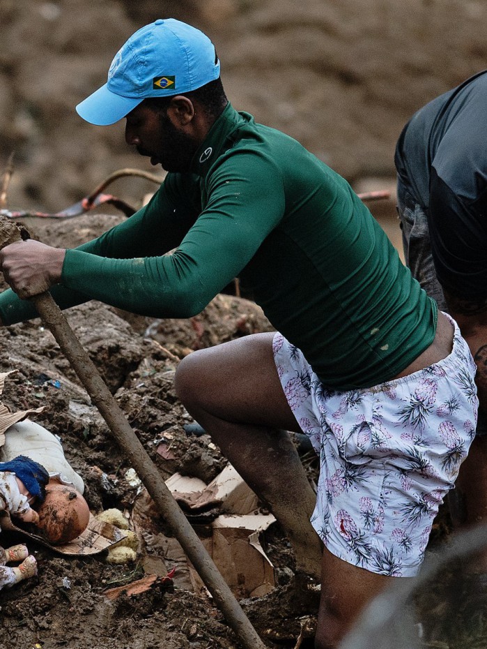 Casas e sonhos foram soterrados pelo temporal de seis horas