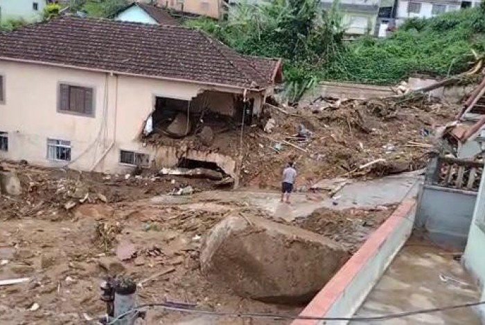 Chuvas causaram muita destruição e várias vítimas em Petrópolis
