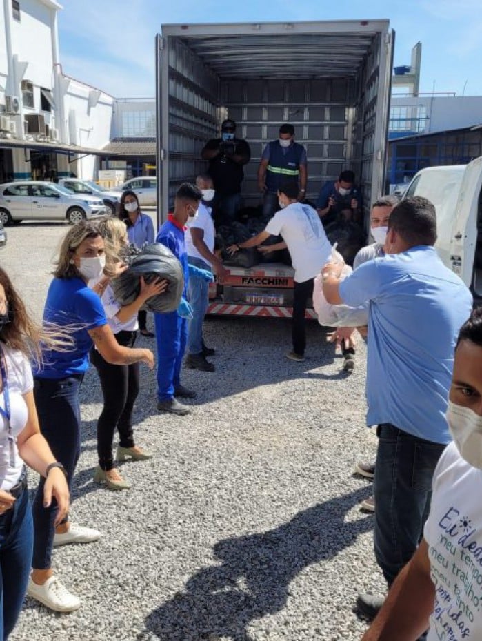 A concession&aacute;ria est&aacute; recebendo produtos de higiene pessoal e de limpeza, garrafas de &aacute;gua mineral, alimentos n&atilde;o perec&iacute;veis, roupas e cal&ccedil;ados em condi&ccedil;&otilde;es de uso imediato