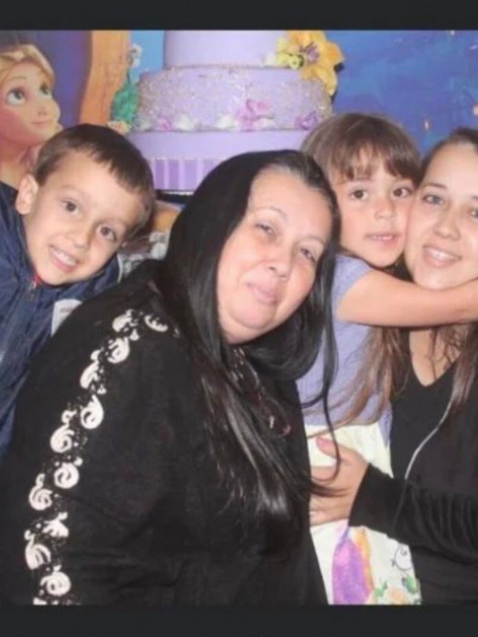 Debóra Bulla, 27, os filhos Pedro Henrique e Berbardo, 8 e 7 anos, e a mãe dela, Valéria Bulla, de 55 anos, constam na lista de desaparecidos no temporal em Petrópolis 