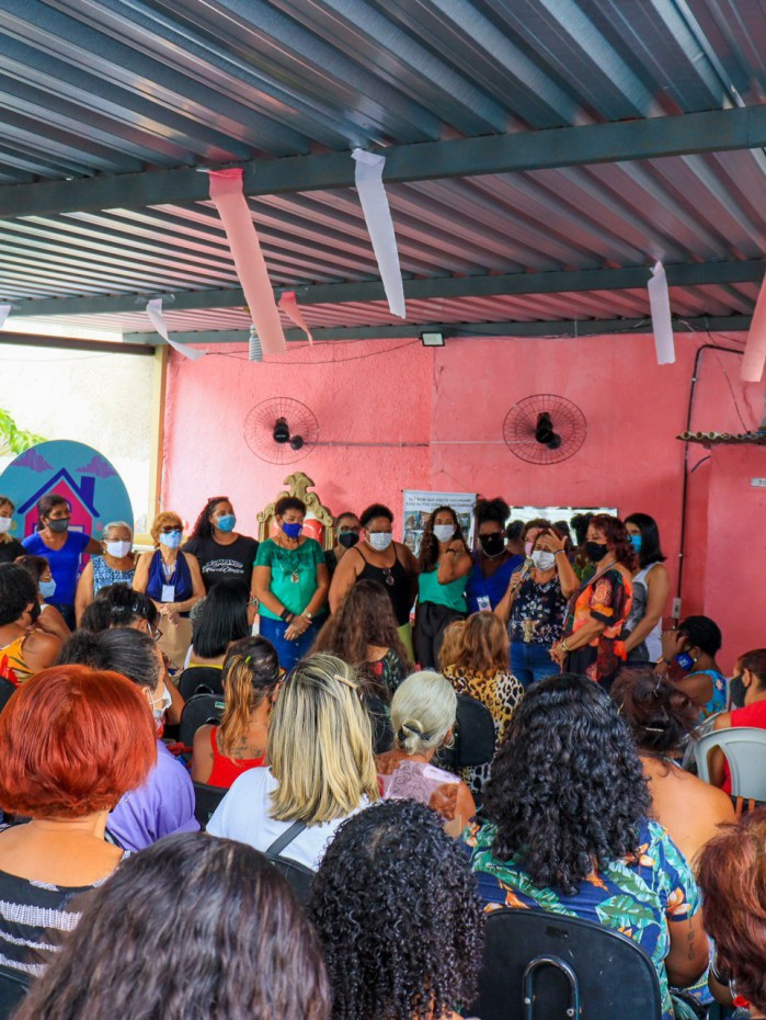 Institui&ccedil;&atilde;o atende moradoras da Nil&oacute;polis gratuitamente em oficinas diversas