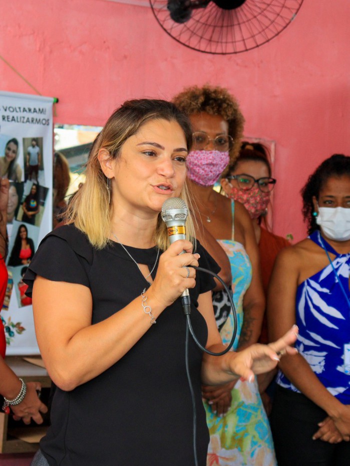 A Superintendente dos Direitos da Mulher e diretora da casa, Nilcéa Cardoso, recepcionou os participantes - Divulgação / PMN