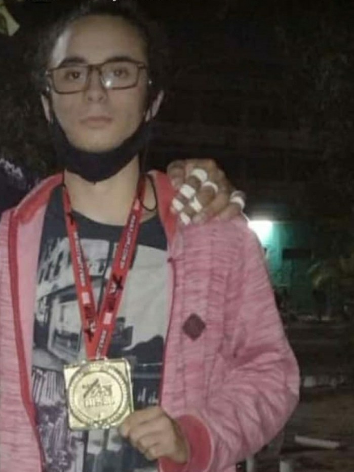 Gabriel &eacute; atleta de artes marciais e coleciona medalhas em eventos de jiu jitsu, em Petr&oacute;polis. No dia do temporal, ele havia ido &agrave; cidade para trocar uma mochila com defeito  