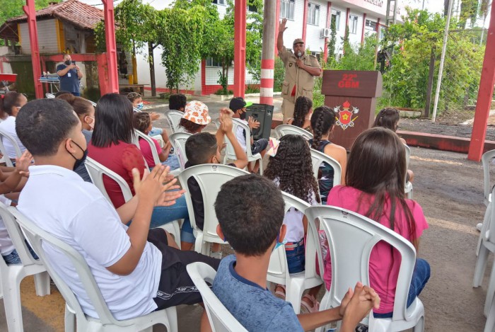 Aula inaugural do projeto Bombeiro Mirim em Volta Redonda realizada na sede do 22º GBM 